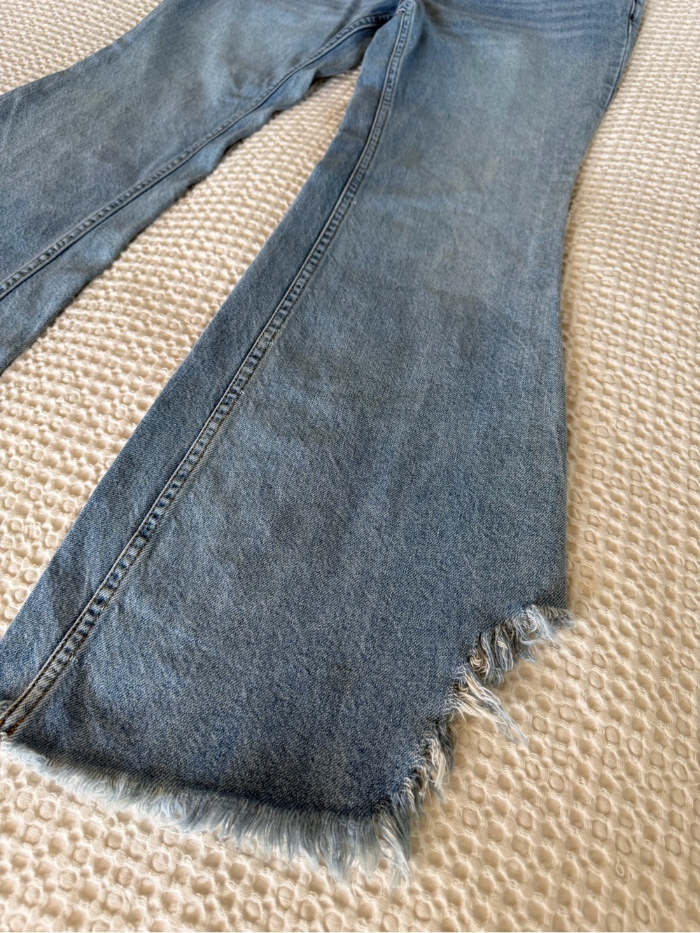 We The Free Raw Hem Flare Jeans Light Wash Size 28 - Picture 5 of 14